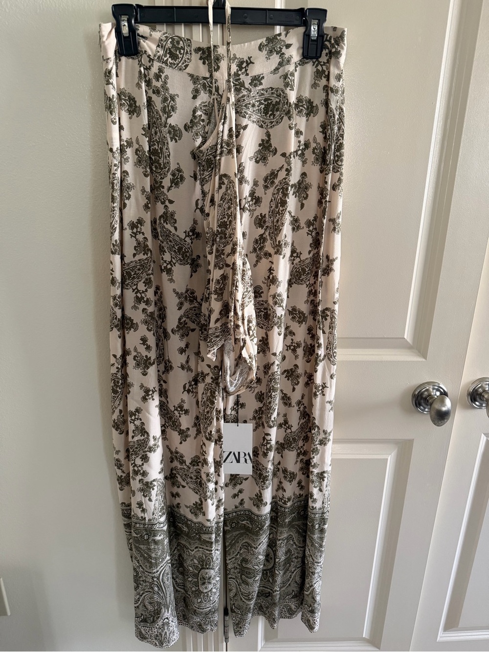 Zara Cream and Olive Paisley Wide-Leg Drawstring Pants